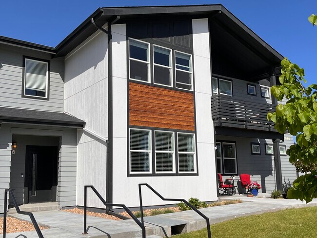 Building Photo - 2080 Autumn Moon Dr