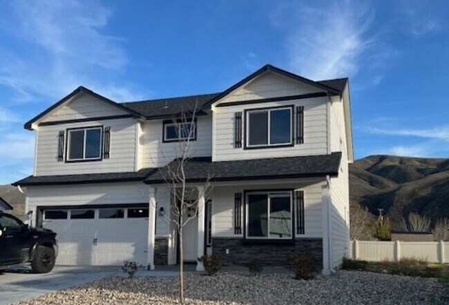 Foto del edificio - Beautiful newer 4 bed 3 bath home located HWY 55 in Horseshoe Bend.