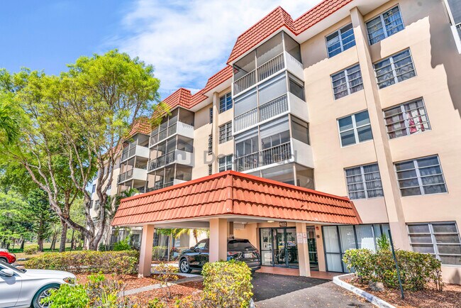 Foto del edificio - 4172 Inverrary Dr