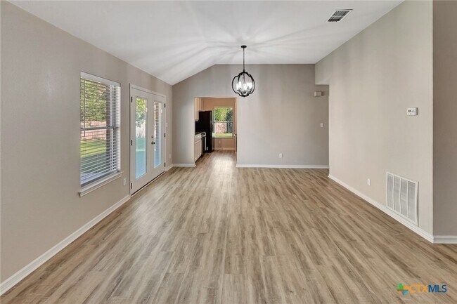 Foto del edificio - 515 Versailles St