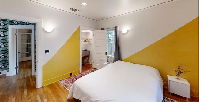 Foto del edificio - Charming 3-Bedroom Home in the Heart of th...