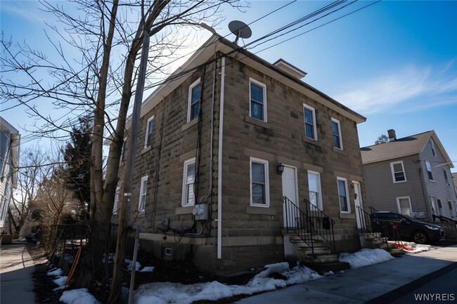 Building Photo - 55 York St