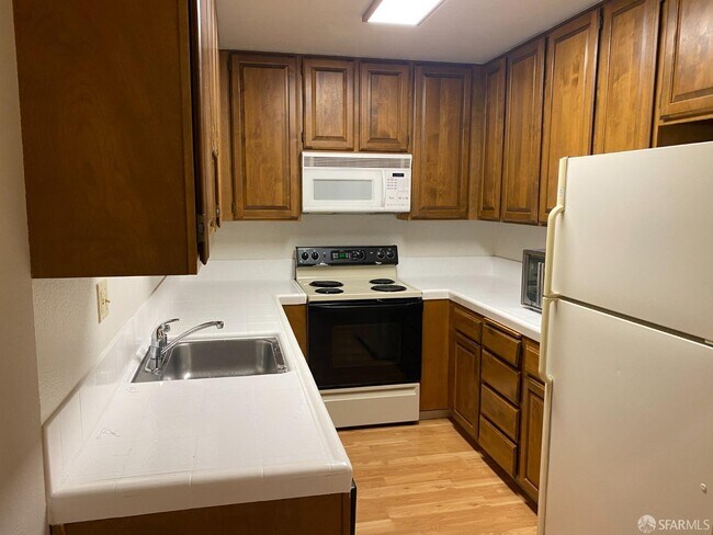 Foto del edificio - 5173 Diamond Heights Blvd