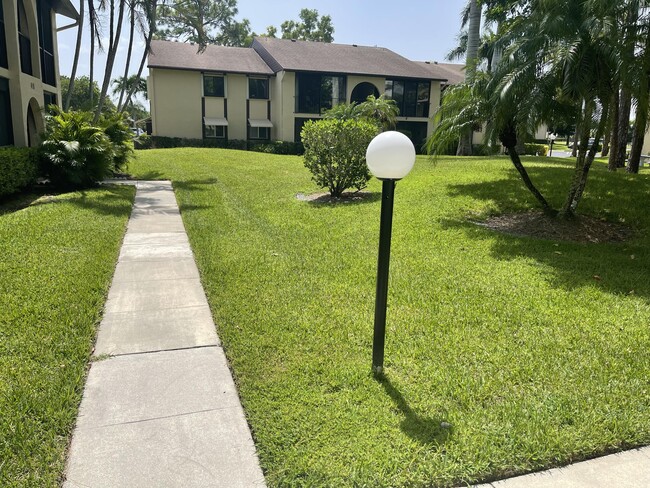 Foto del edificio - 416 Pine Glen Ln