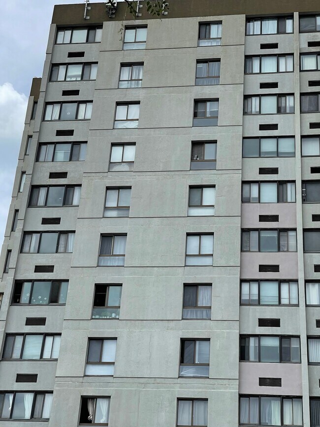 Foto del edificio - 60 Strawberry Hill Ave