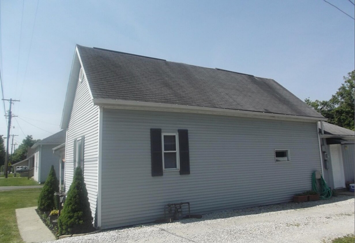 Building Photo - Newly Renovated 3BR home - Southside