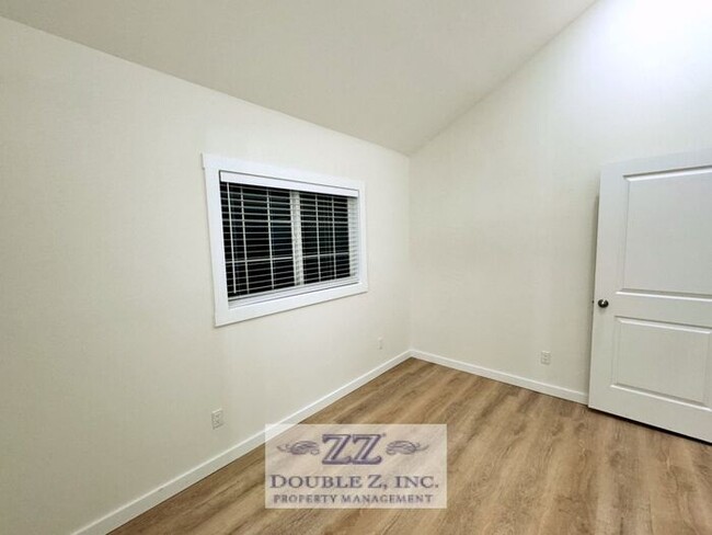 Building Photo - North End Modern All New interior 3 bedroo...