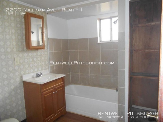 Foto del edificio - Swissvale 3 bedroom second floor apartment