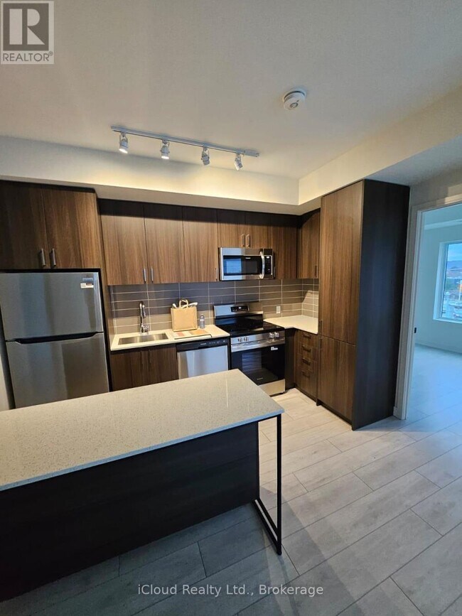 Photo du bâtiment - 8020 Derry Rd