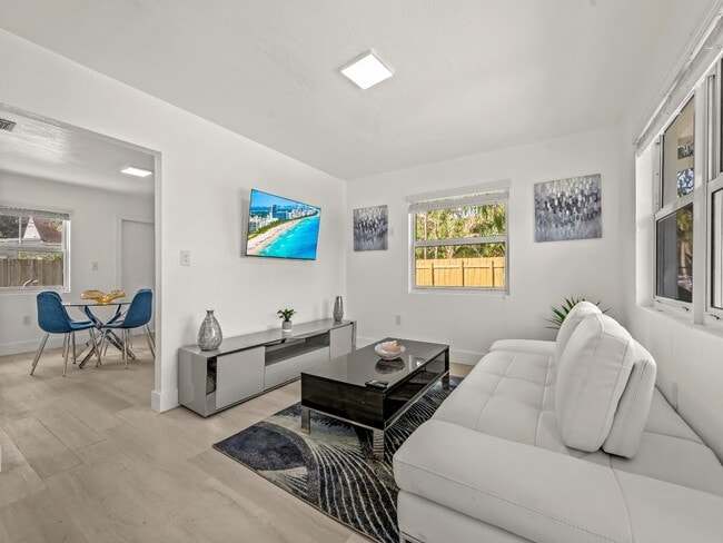 Foto del edificio - 100 NW 45th St