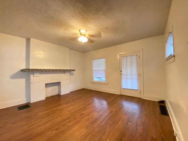 Foto del edificio - 1967 - 1969  Rugby Rd.