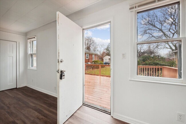 Foto del edificio - 3 bedroom 2 full bathrooms Warren $1,300