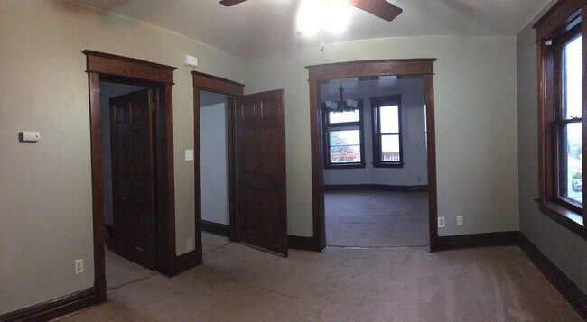 Building Photo - 309 1/2 E 7th St