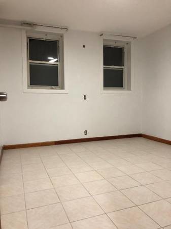 Foto del edificio - 2127 E 9th St