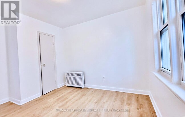 Photo du bâtiment - 314 Browns Line