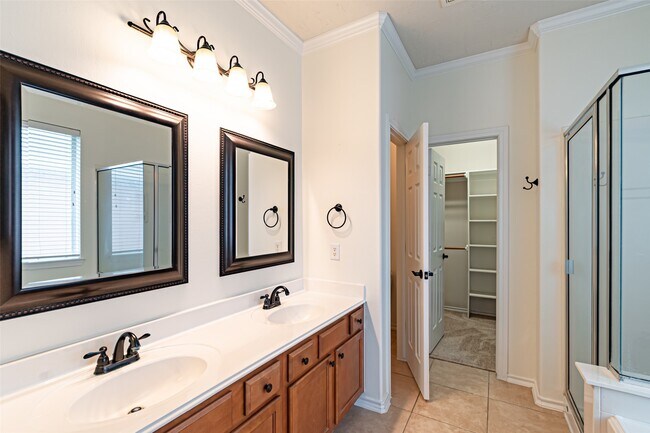 Foto del edificio - 17911 Serene Shore Dr