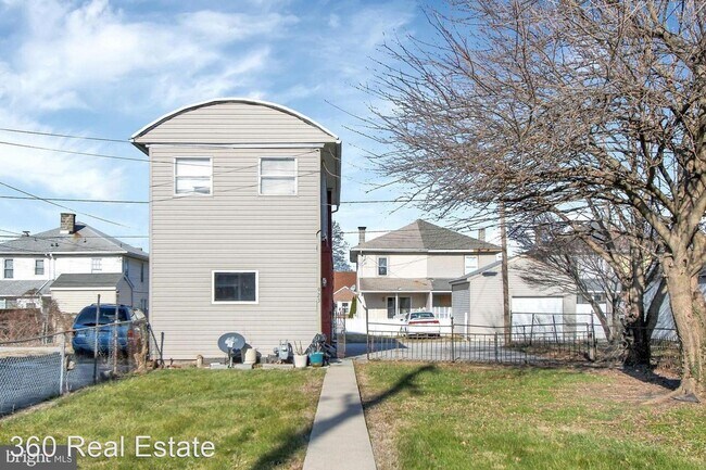 Building Photo - 2 br, 1 bath House - 923 East Princess Street