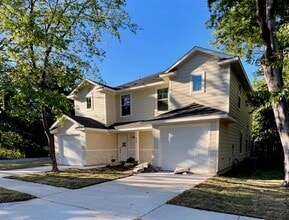 Building Photo - 418 S 3rd St