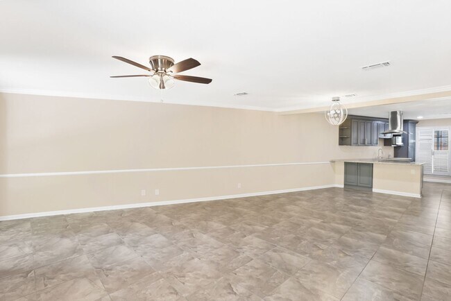 Building Photo - 2 Bedroom/1 Bath Exeter House
