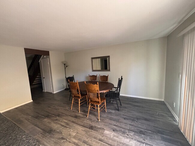 Building Photo - 662 Driftwood Ln