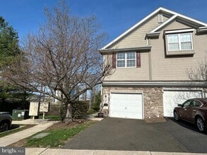 Building Photo - 445 Fort Hill Cir
