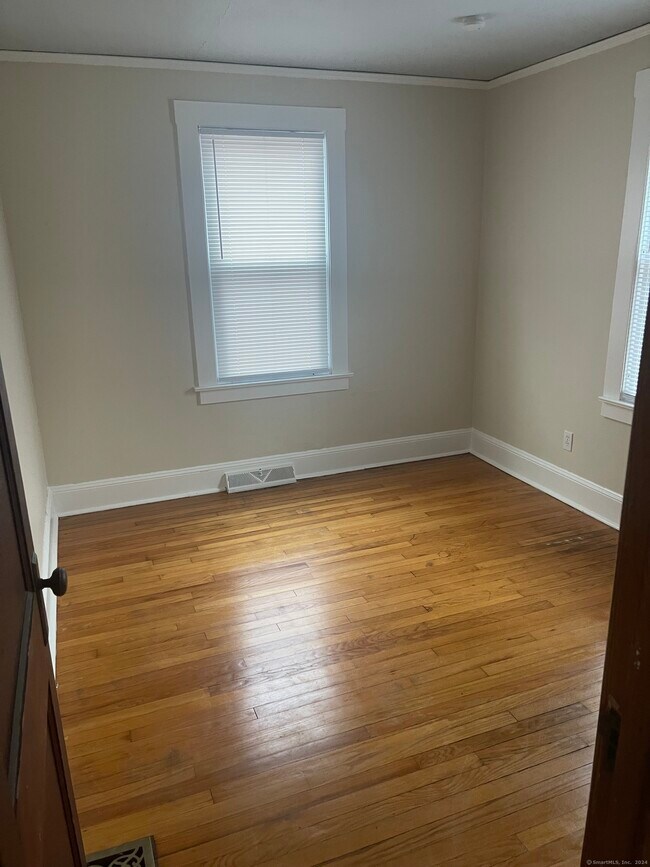 Building Photo - 53 Hemlock St