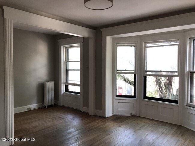 Building Photo - 220 Elm St