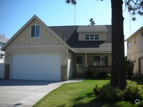Building Photo - 2968 NE Sandy Dr