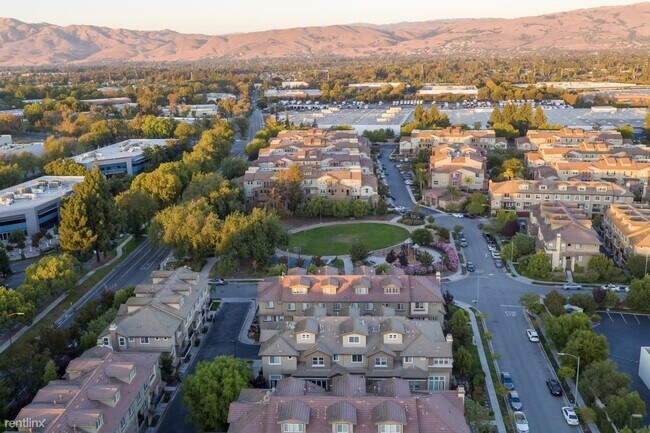 Foto del edificio - 2 br, 2.5 bath Townhome - 1279 Marcello Drive