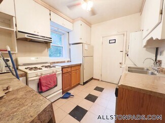 Building Photo - 46 Park Vale Ave