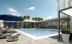 Foto del edificio - 15051 Royal Oaks Ln