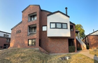 Building Photo - 1801 Ridgehaven Ct