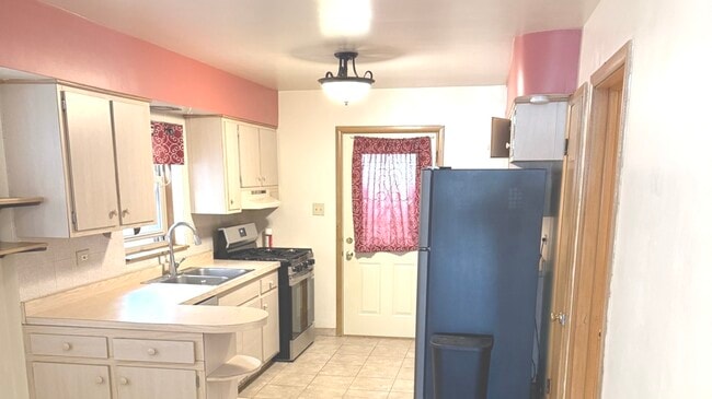 Building Photo - 7121 W Foster Pl