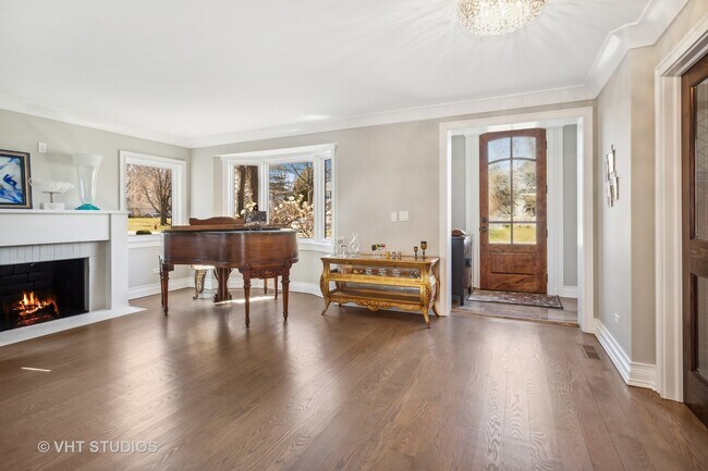 Building Photo - 633 S Burton Pl