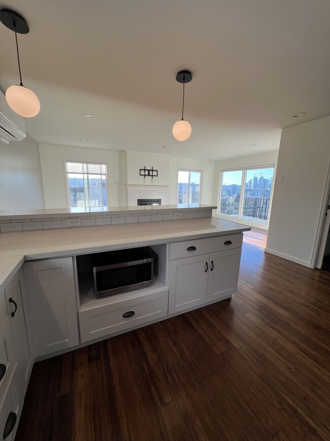 Eat-in kitchen - 520 Lee St
