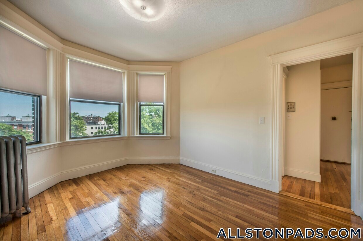 Foto principal - 1144 Commonwealth Ave