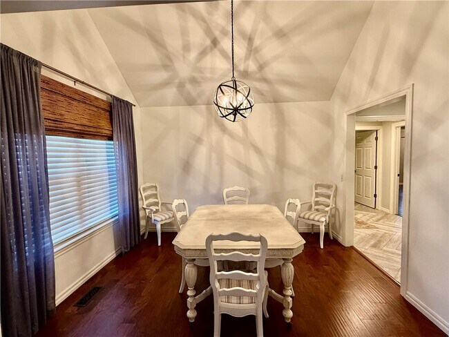 Foto del edificio - 305 Meadows Ct