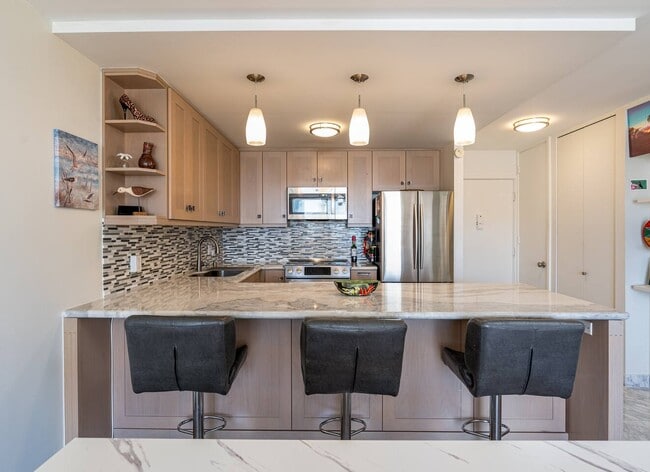 Photo - 400 Hobron Ln Townhome