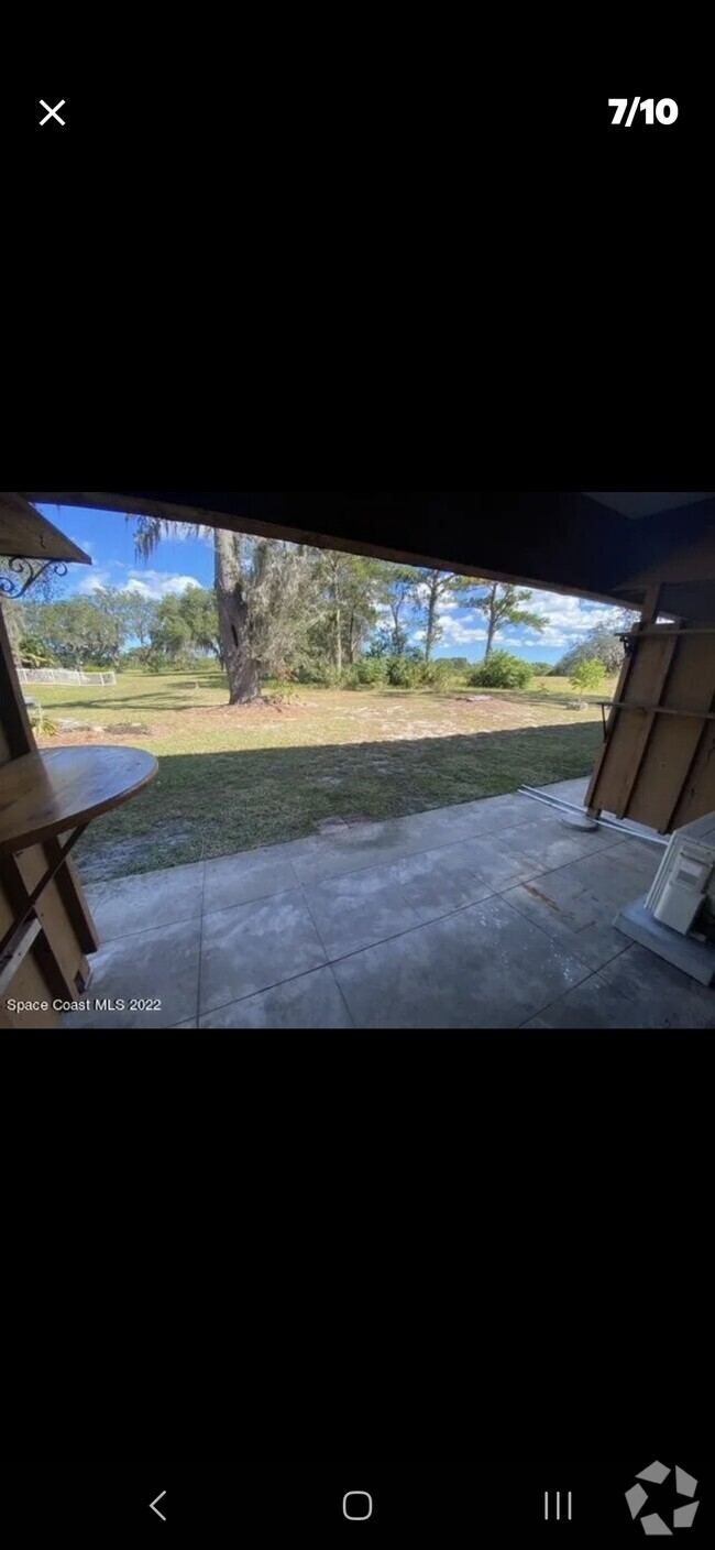 Building Photo - 2180 Country Club Dr