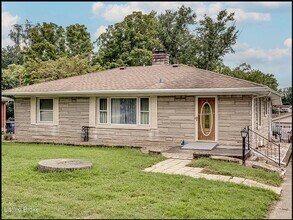 Building Photo - 6505 Lovers Ln