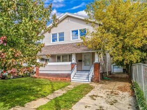 Building Photo - 47 E Mapledale Ave