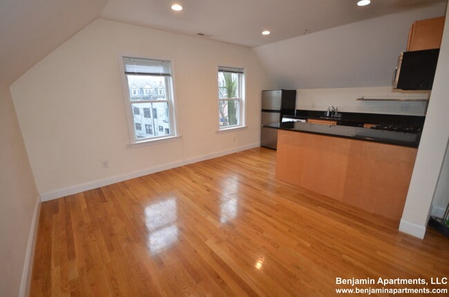 Building Photo - 172 Fuller St