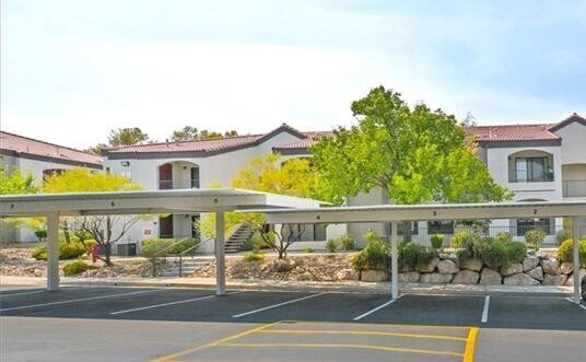 Foto del edificio - 950 Seven Hills Dr