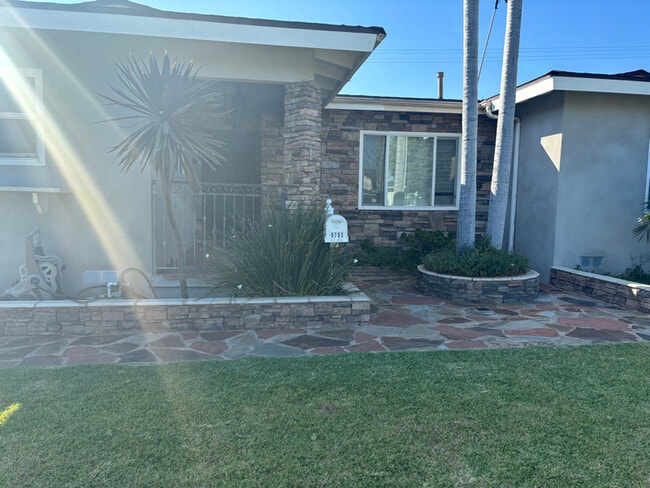 Building Photo - 9703 Richeon Ave