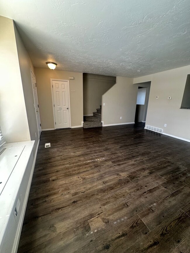 Foto del edificio - BEAUIFUL TOWNHOME!!!