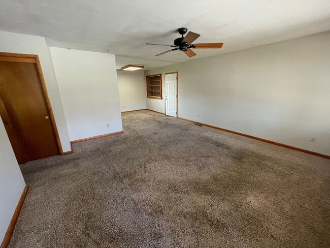Building Photo - 957 N Redbarn Ln