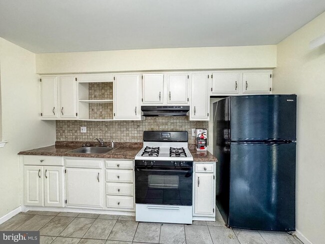 Building Photo - 38 Hopewell Ln