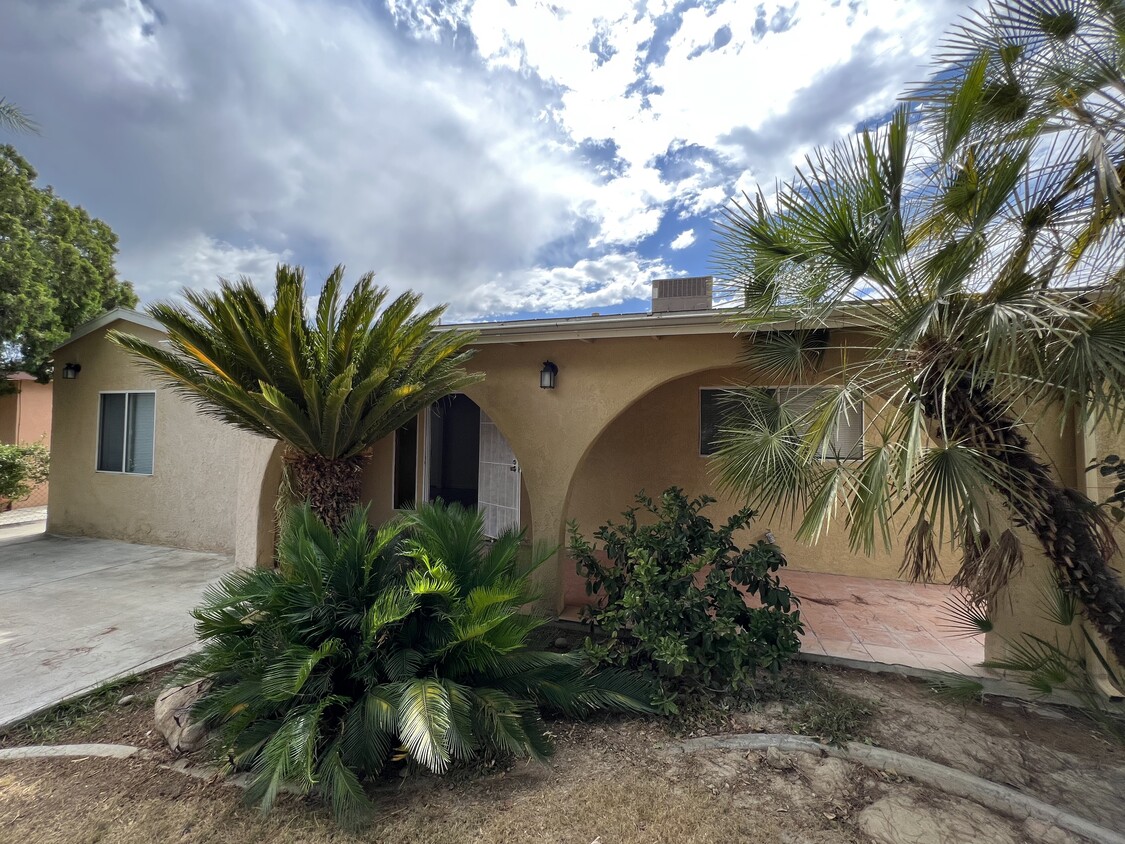 208 Hayslett Ave, Bakersfield, CA 93307 House Rental in Bakersfield