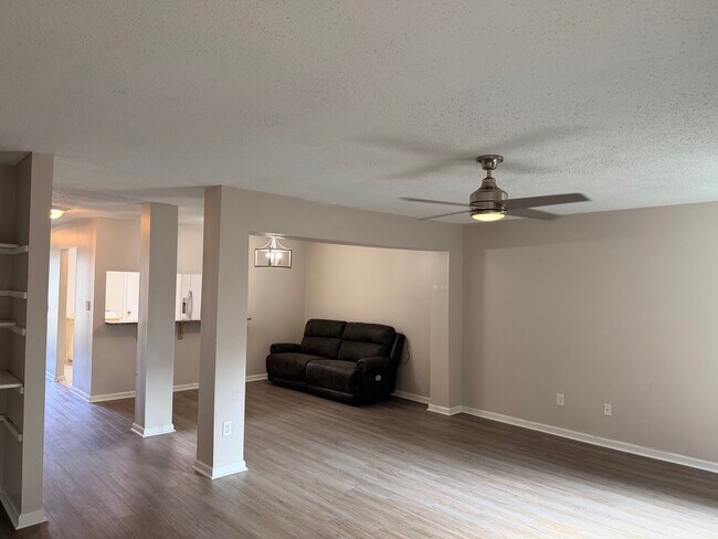 Foto del edificio - 4515 Renwood Ct