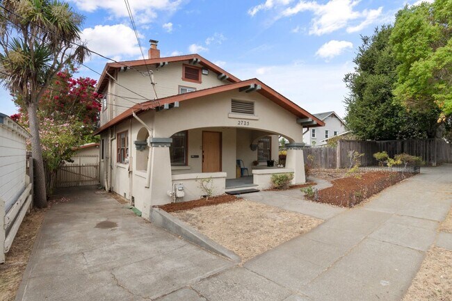 Foto del edificio - Upper Dimond/Lincoln Highlands Wonderful Craftsman Home!